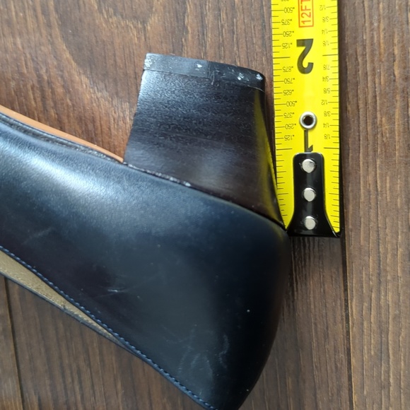 Salvatore Ferragamo Bow Pumps - Picture 7 of 11